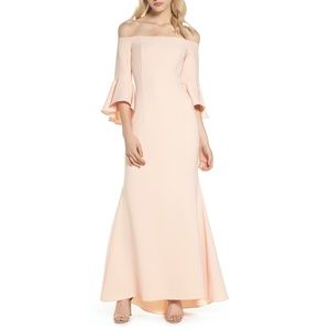 Vince Camuto Bell Sleeves Off Shoulder Crepe Gown Pink size 8